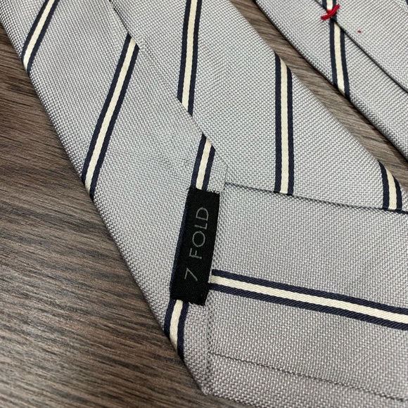 ISAIA 7 Fold Silver w/ Black & White Stripe Tie - Picture 7 of 7